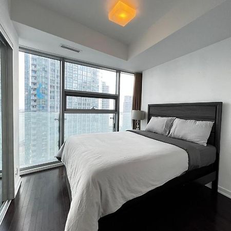 Modern, Spacious And Sleek Condo Toronto Exteriör bild