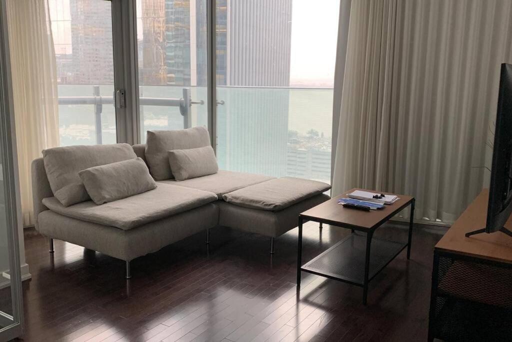 Modern, Spacious And Sleek Condo Toronto Exteriör bild