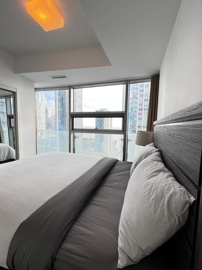 Modern, Spacious And Sleek Condo Toronto Exteriör bild